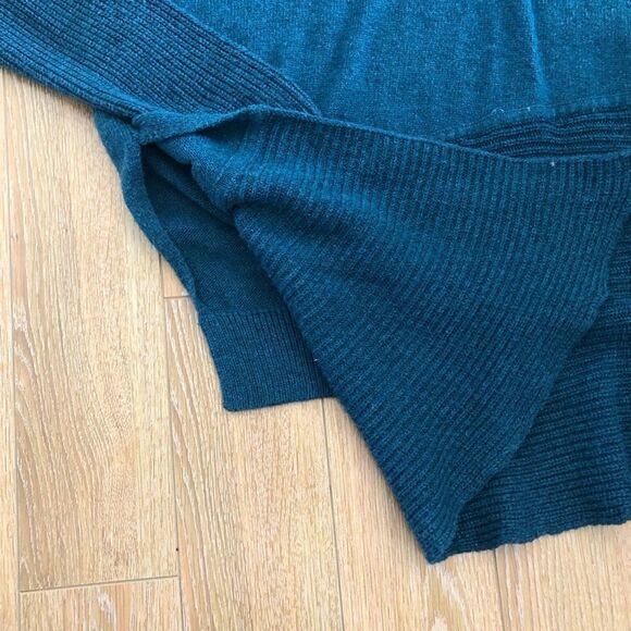 Nwt-Trouve Asymmetrical Hem Green Sweater - Picture 7 of 8